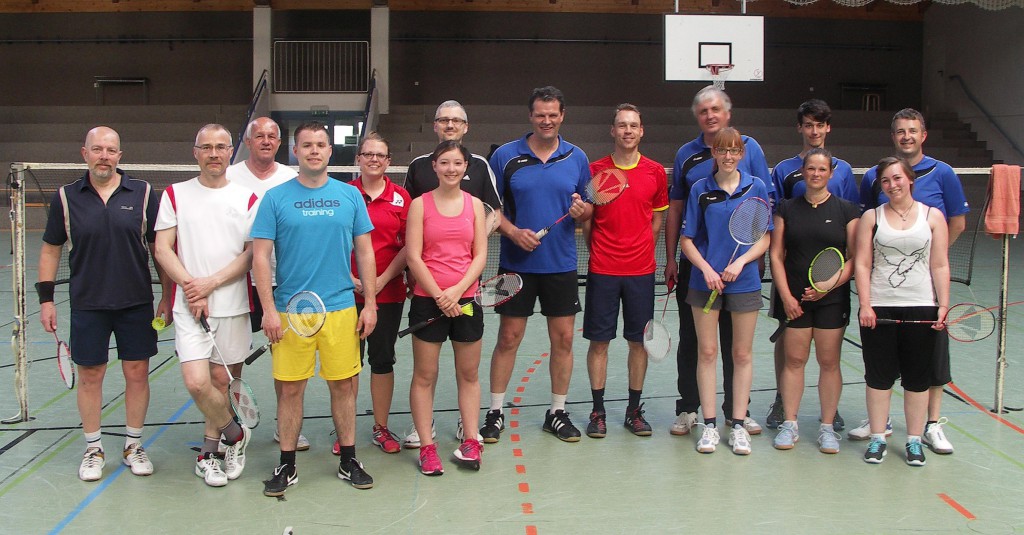 Mannschaftsfoto der Badminton-Hobbyligabegegnung ESV Jahn Treysa vs. TV Homberg/Ohm (Do., 23. April 2015)