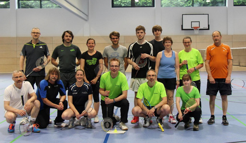 Die Hobbyliga-Mannschaften des TV Lauterbach und des ESV Jahn Treysa in der neuen Vulkan-Sporthalle Vogelsberg (09. Juni 2015)