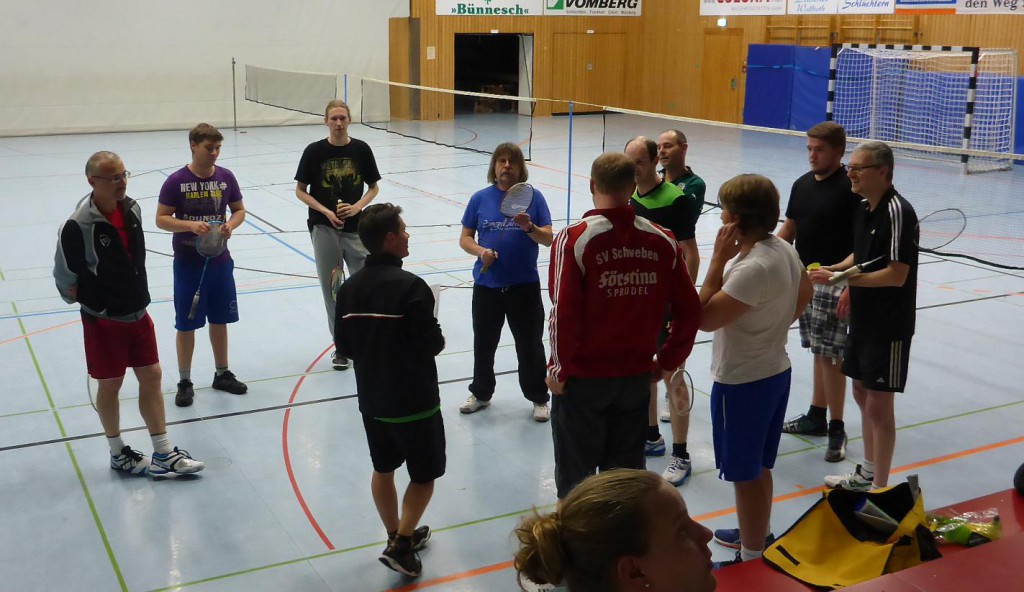 Begrüßung durch den Spielführer der Fliedener Hobbyliga-Mannschaft Markus Herren